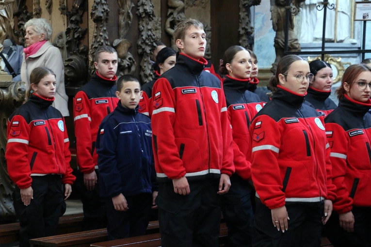 Ślubowanie w KLO w Henrykowie - rok szkolny 2025/2026