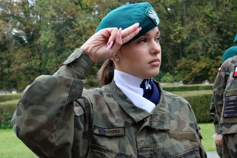 Ślubowanie w KLO w Henrykowie - rok szkolny 2025/2026