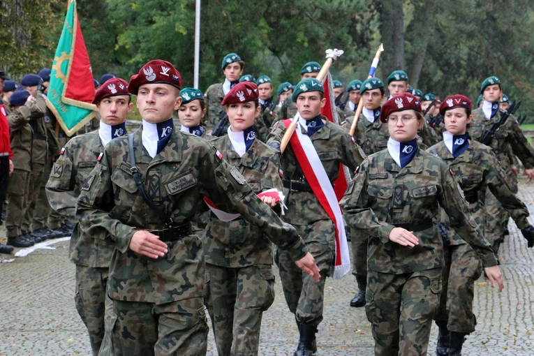 Ślubowanie w KLO w Henrykowie - rok szkolny 2025/2026