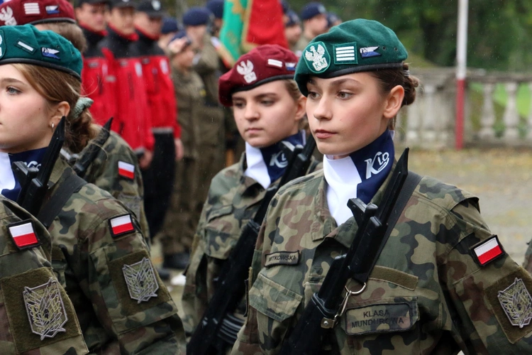 Ślubowanie w KLO w Henrykowie - rok szkolny 2025/2026