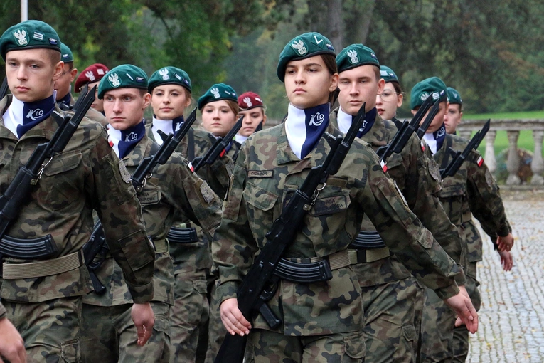 Ślubowanie w KLO w Henrykowie - rok szkolny 2025/2026