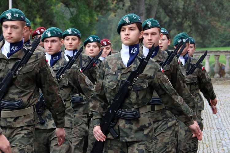 Ślubowanie w KLO w Henrykowie - rok szkolny 2025/2026