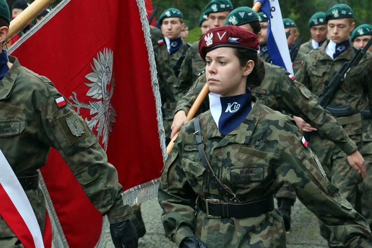 Ślubowanie w KLO w Henrykowie - rok szkolny 2025/2026