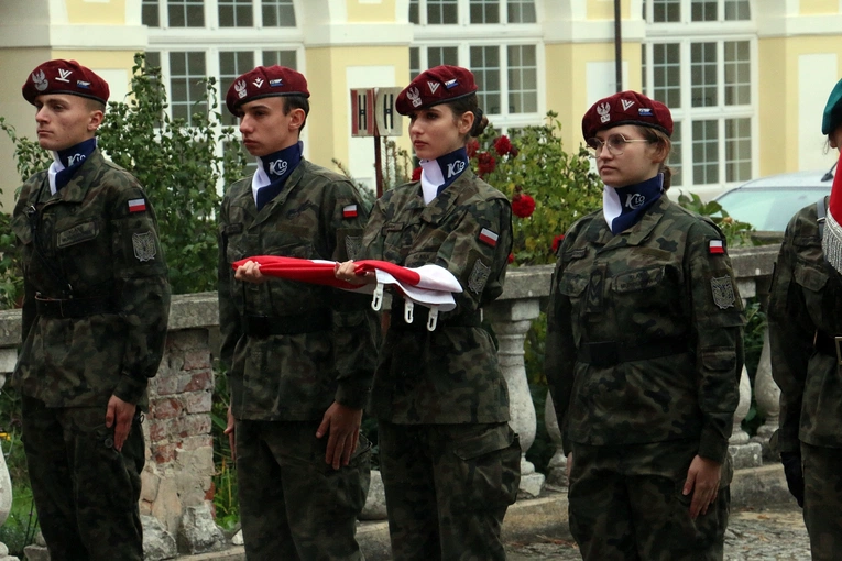 Ślubowanie w KLO w Henrykowie - rok szkolny 2025/2026