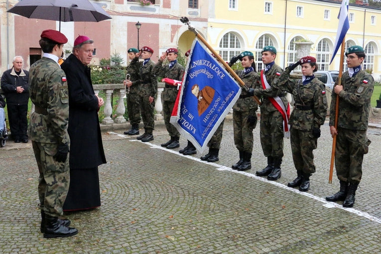 Ślubowanie w KLO w Henrykowie - rok szkolny 2025/2026