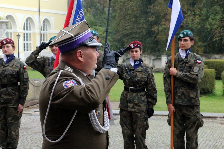 Ślubowanie w KLO w Henrykowie - rok szkolny 2025/2026