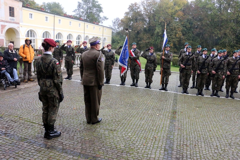 Ślubowanie w KLO w Henrykowie - rok szkolny 2025/2026