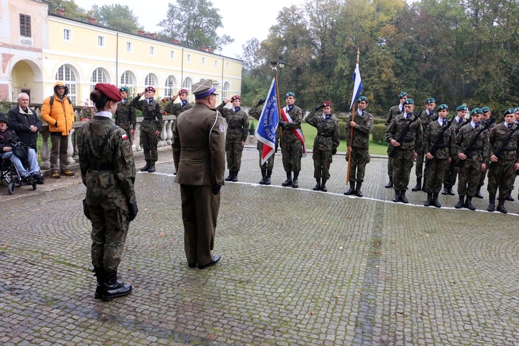 Ślubowanie w KLO w Henrykowie - rok szkolny 2025/2026