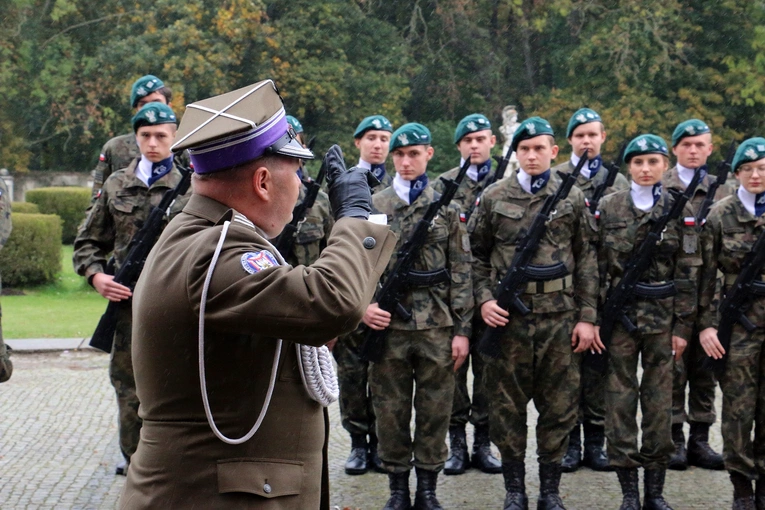 Ślubowanie w KLO w Henrykowie - rok szkolny 2025/2026