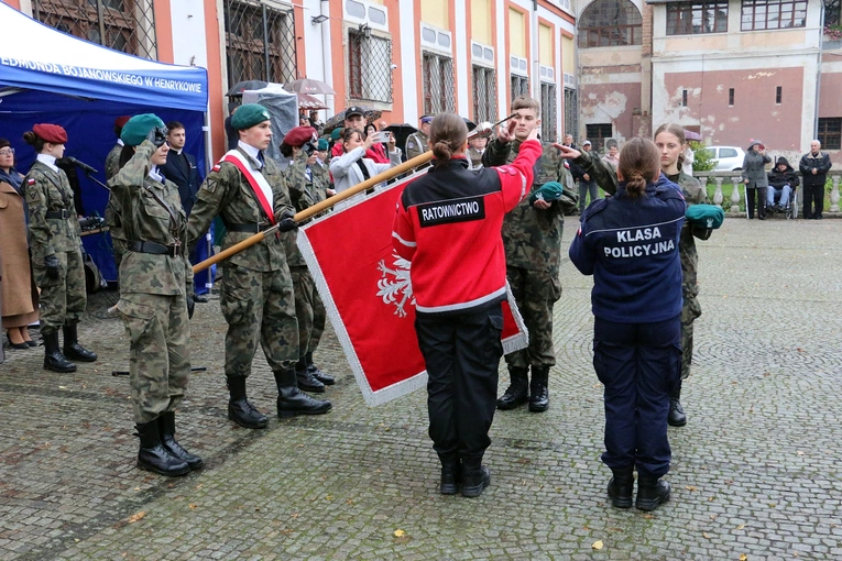 Ślubowanie w KLO w Henrykowie - rok szkolny 2025/2026