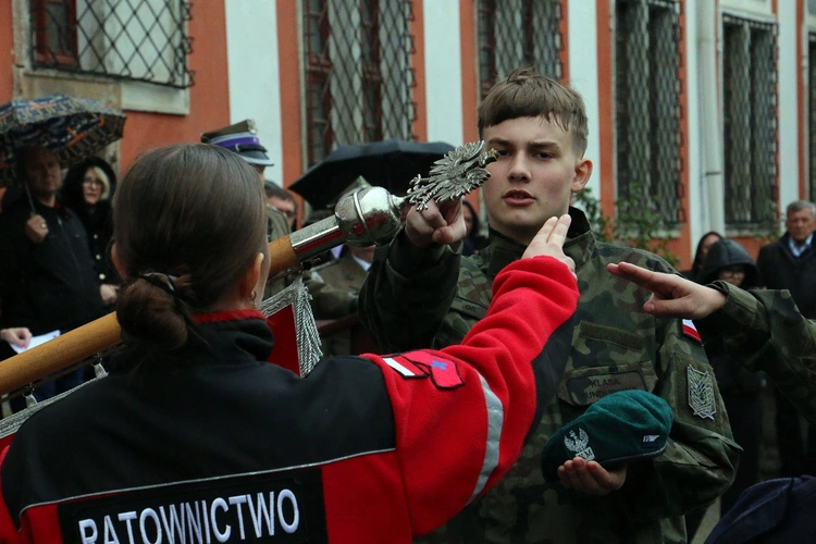 Ślubowanie w KLO w Henrykowie - rok szkolny 2025/2026