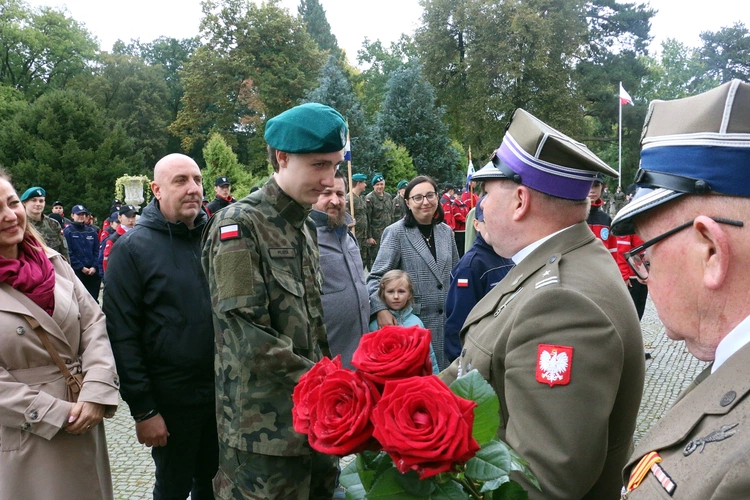 Ślubowanie w KLO w Henrykowie - rok szkolny 2025/2026