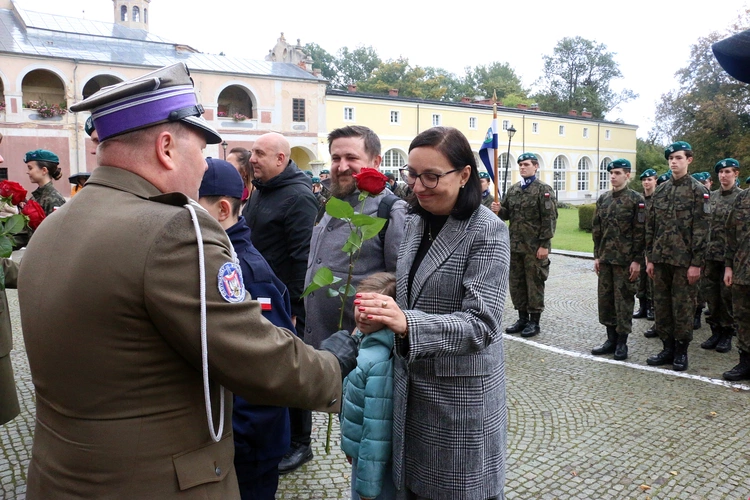 Ślubowanie w KLO w Henrykowie - rok szkolny 2025/2026