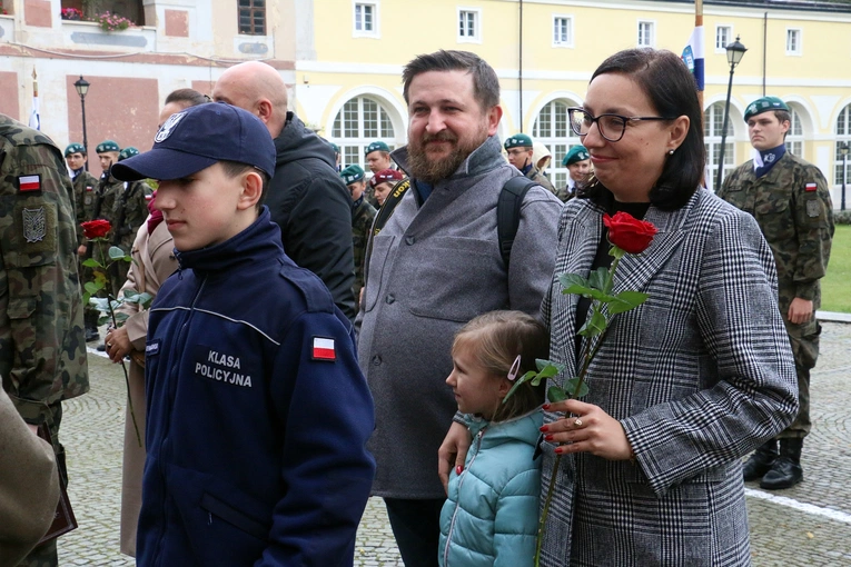 Ślubowanie w KLO w Henrykowie - rok szkolny 2025/2026