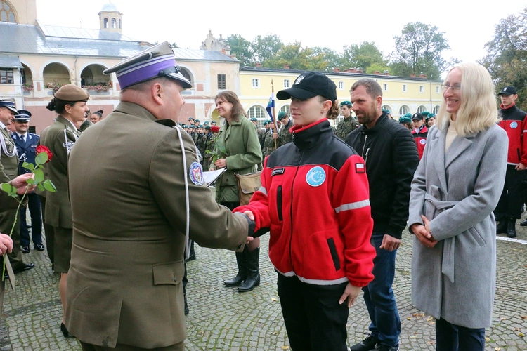 Ślubowanie w KLO w Henrykowie - rok szkolny 2025/2026