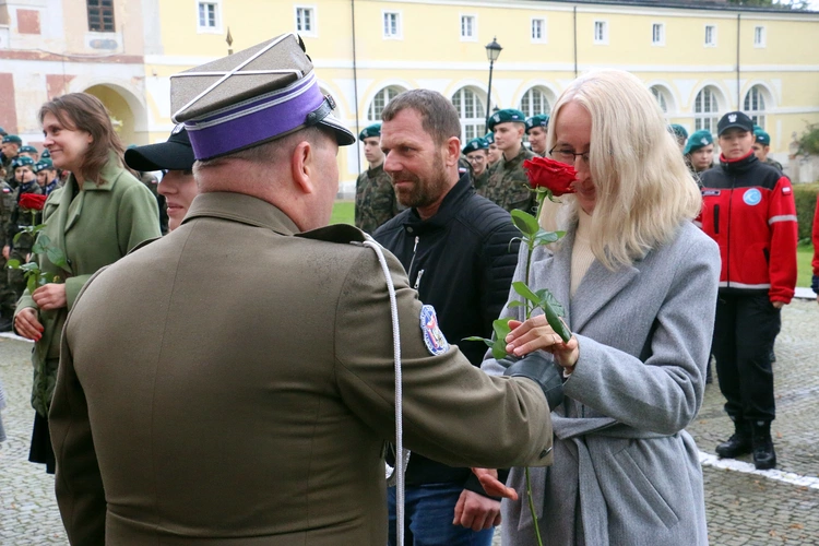 Ślubowanie w KLO w Henrykowie - rok szkolny 2025/2026