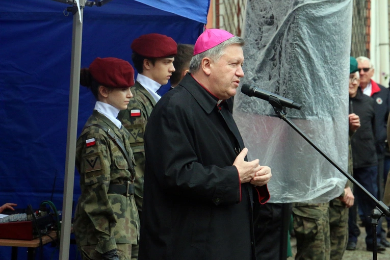 Ślubowanie w KLO w Henrykowie - rok szkolny 2025/2026