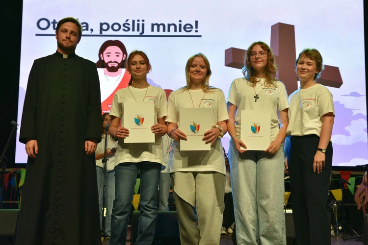 Wyprawa do Peru, kolorowe lamy i teledysk dla papieża