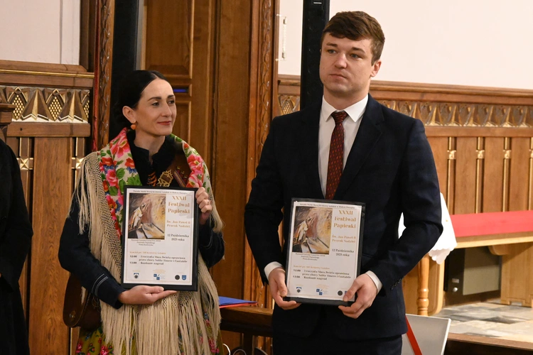 Z koncertami i konkursami