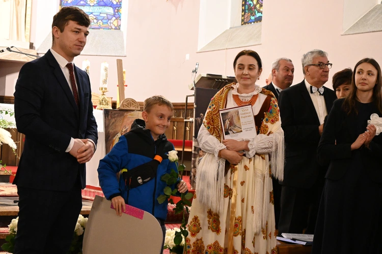 Z koncertami i konkursami