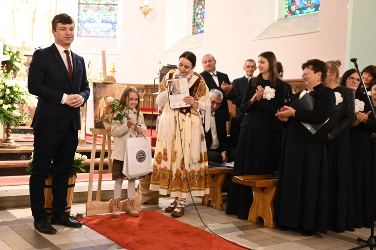 Z koncertami i konkursami