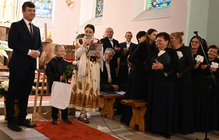 Z koncertami i konkursami