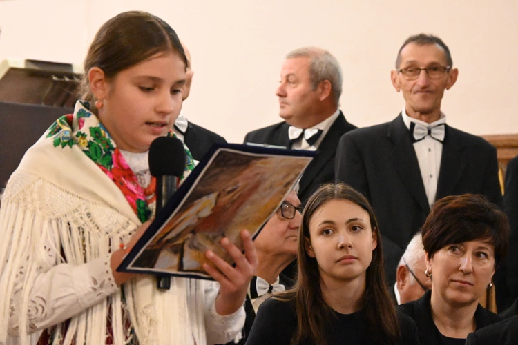 Z koncertami i konkursami