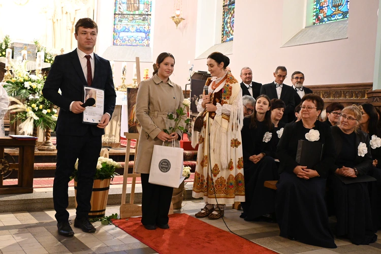 Z koncertami i konkursami