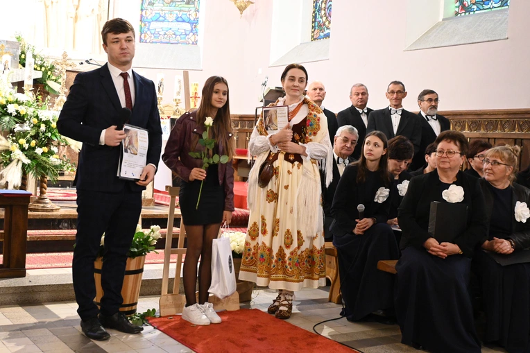 Z koncertami i konkursami