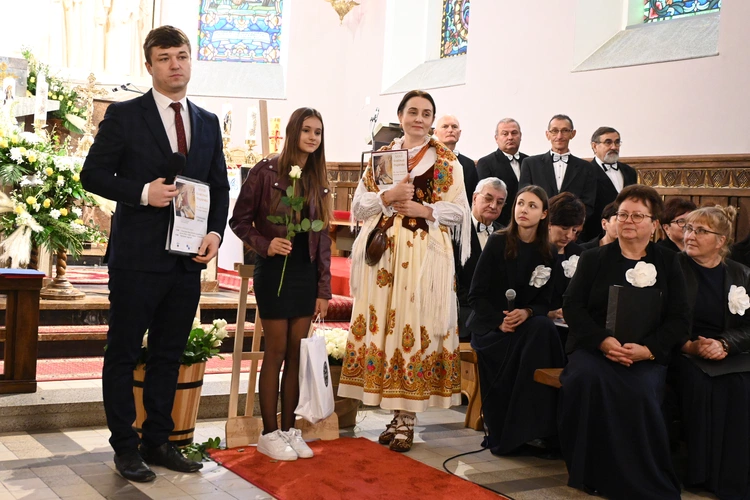 Z koncertami i konkursami