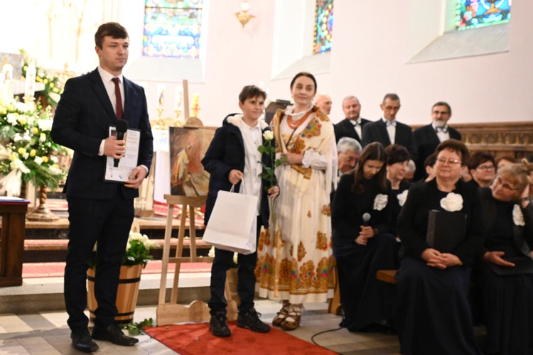 Z koncertami i konkursami