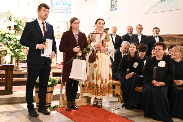 Z koncertami i konkursami