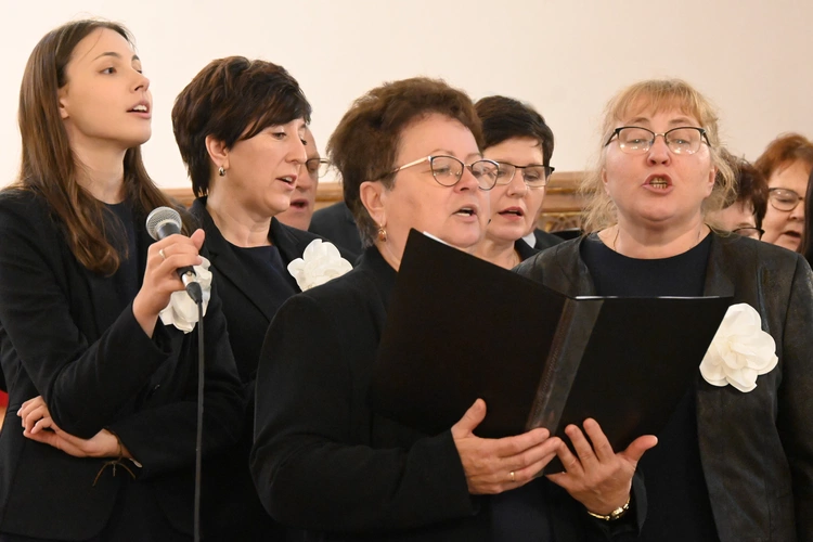 Z koncertami i konkursami