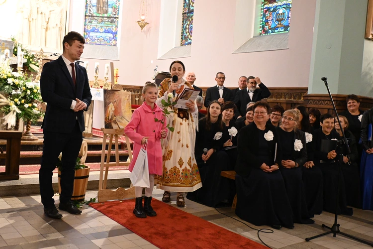 Z koncertami i konkursami