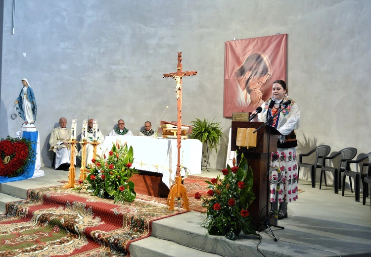 Eucharystia w surowym kościele
