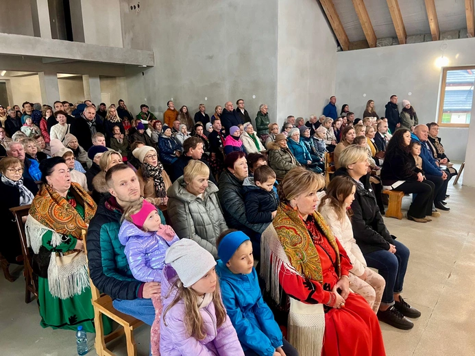 Eucharystia w surowym kościele