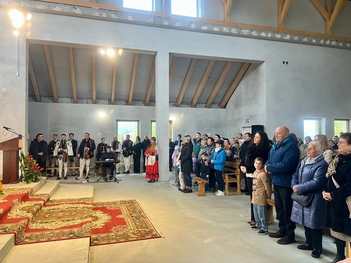 Eucharystia w surowym kościele