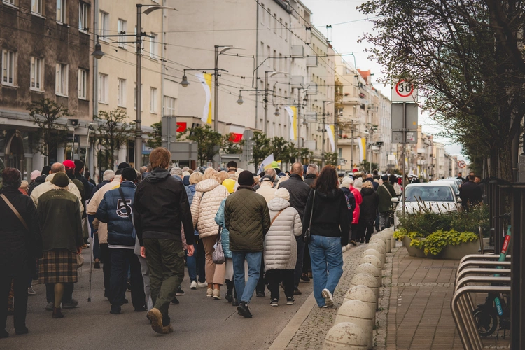 Gdyńska procesja różańcowa z okazji Dnia Papieskiego