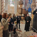 Niesłyszący pielgrzymowali do Matki Bożej Szkaplerznej