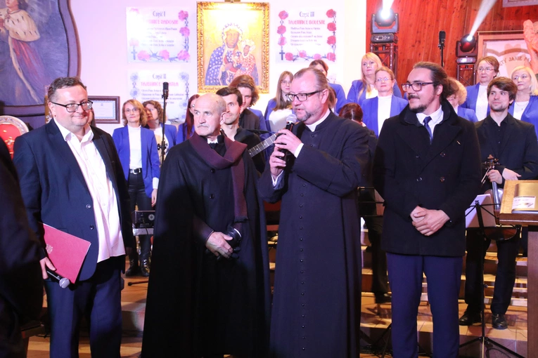 Lucień. Poświęcenie figury św. Kazimierza