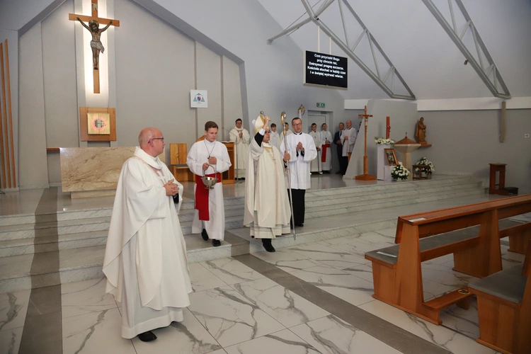 Abp Przybylski w nowo poświęconej świątyni: To miejsce jest Chrystusowe