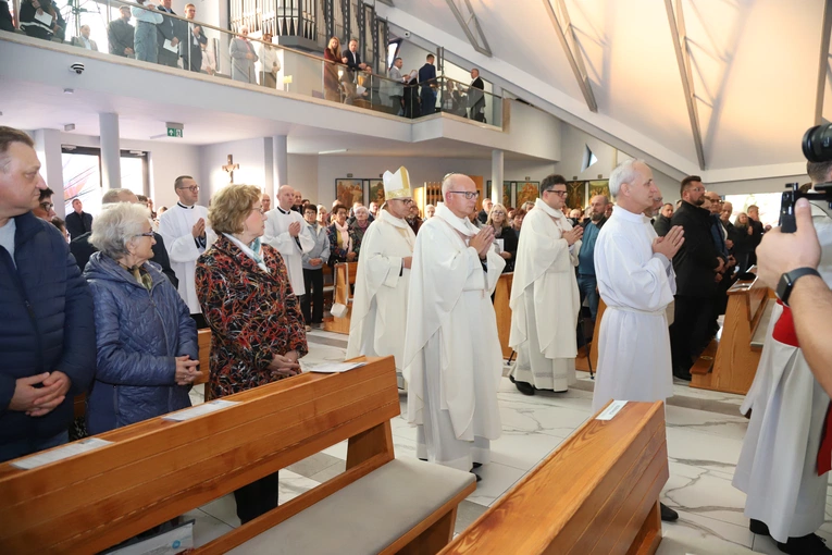 Abp Przybylski w nowo poświęconej świątyni: To miejsce jest Chrystusowe