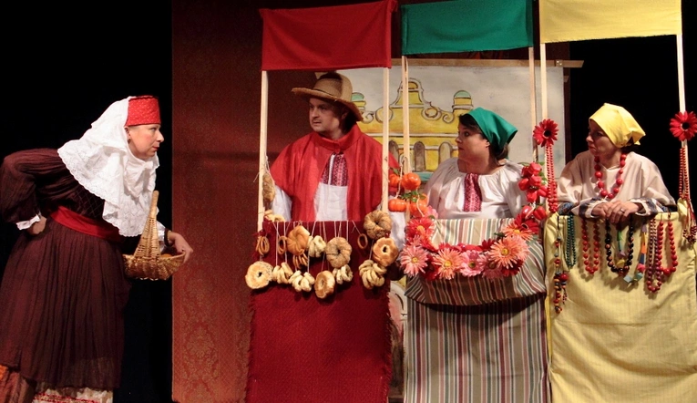 Spektakl "Farfurka Królowej Bony" w wykonaniu Teatru Kaworki