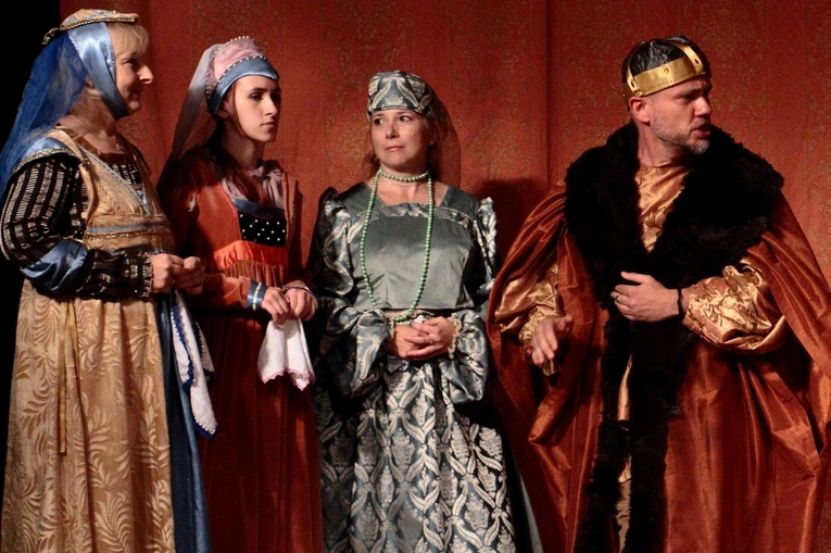 Spektakl "Farfurka Królowej Bony" w wykonaniu Teatru Kaworki