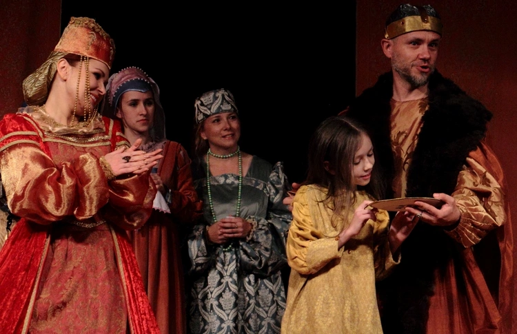Spektakl "Farfurka Królowej Bony" w wykonaniu Teatru Kaworki