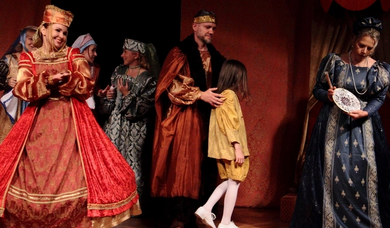 Spektakl "Farfurka Królowej Bony" w wykonaniu Teatru Kaworki