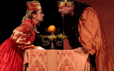 Spektakl "Farfurka Królowej Bony" w wykonaniu Teatru Kaworki