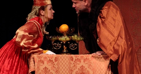 Spektakl "Farfurka Królowej Bony" w wykonaniu Teatru Kaworki
