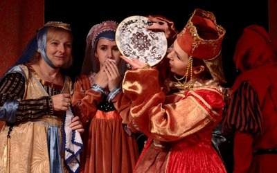 Teatr Kaworki bawi, wzrusza i działa dla dzieci oraz na chwałę Bożą