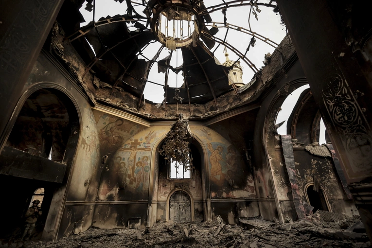 Zniszczona cerkiew w Konstantynówce na Ukrainie